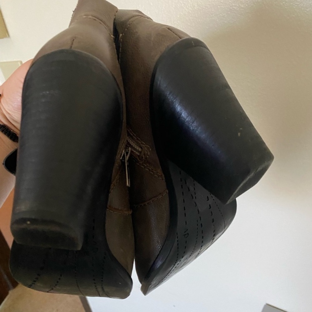 Dolce Vita Women's low shoes made of genuine leather in Moto style. - Picture 2 of 8